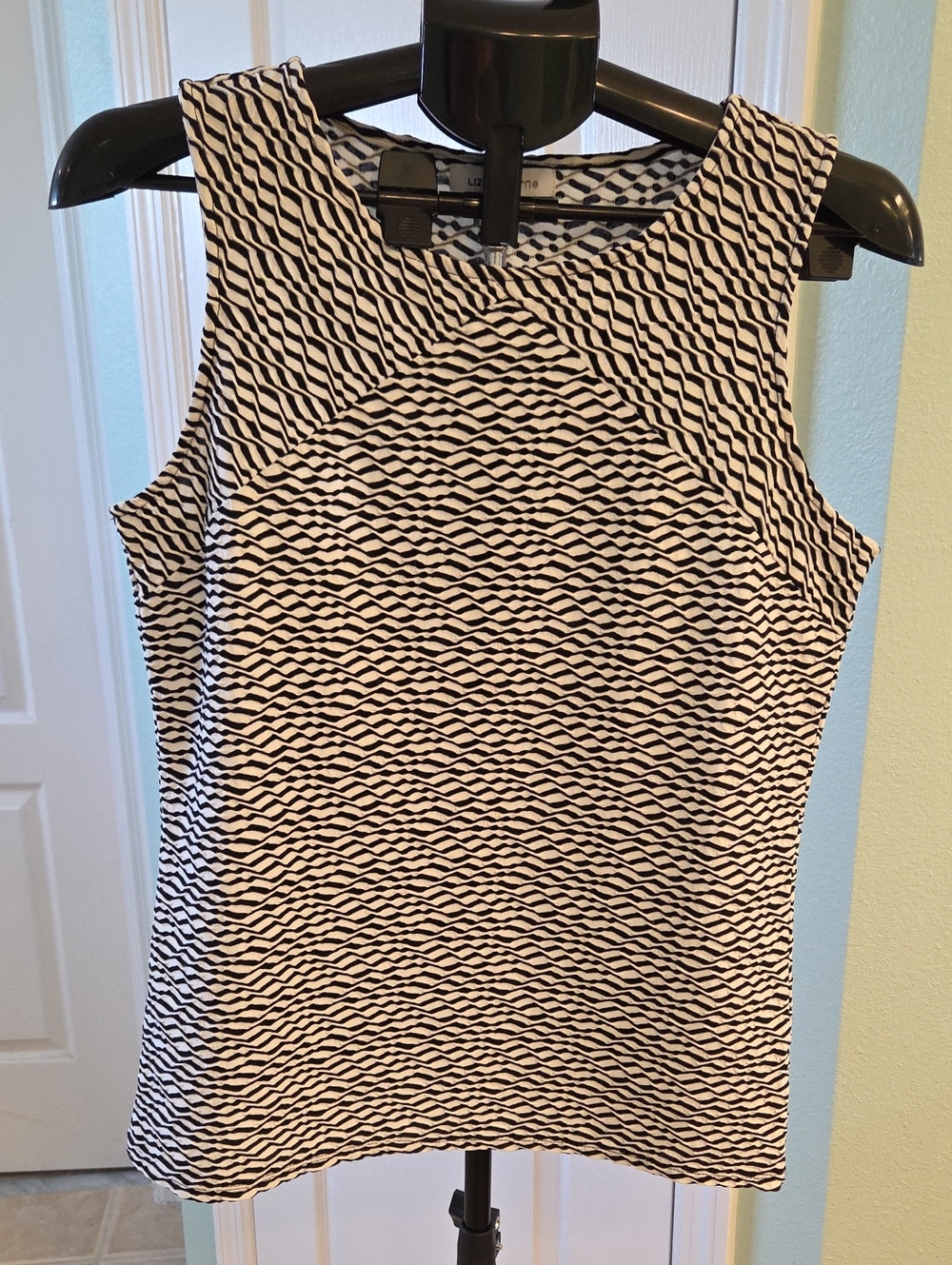 Liz Claiborne Black and White Wave Print Sleeveless Tank